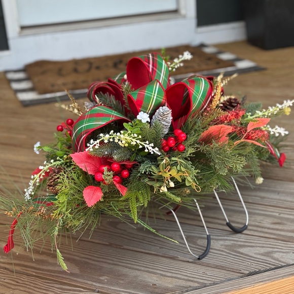Versatile Red and Green Holiday Decor - Picture 9 of 10